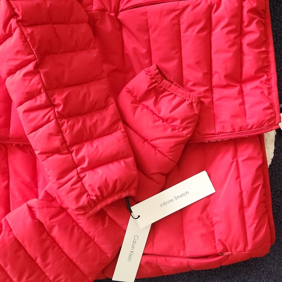Calvin Klein Infinite stretch water resistant jacket Red Medium NWT - Picture 17 of 17